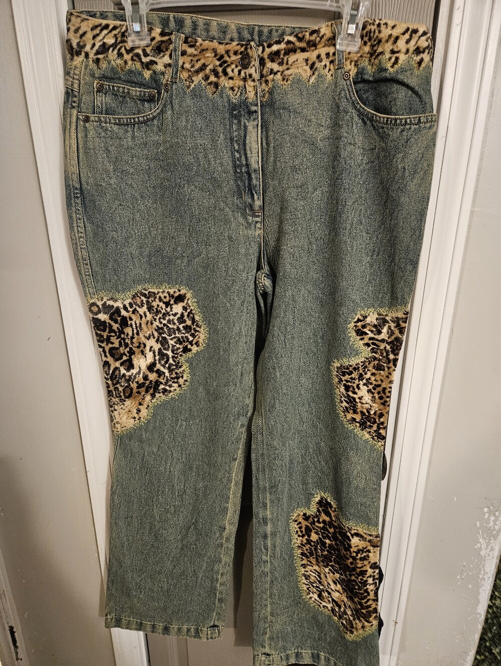 BRAND NEW ** Leopard Patch High-Waist Women's Jeans